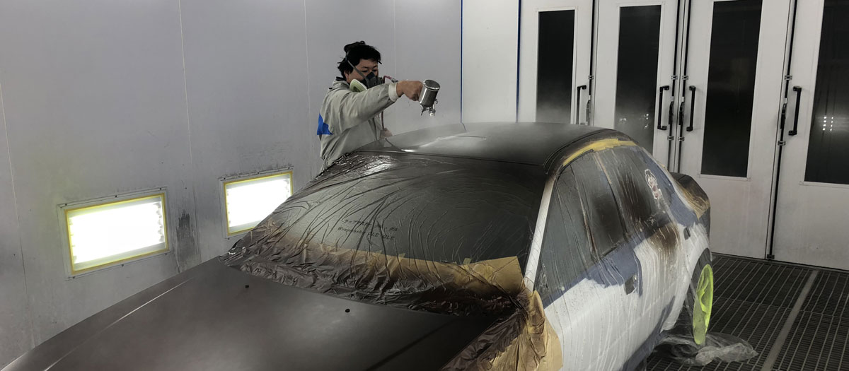 自動車製造工場での塗装工程はにおいがきつい？