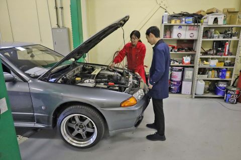 整備士免許あるも未経験
ガソリンスタンドでアルバイトで自動車に興味！