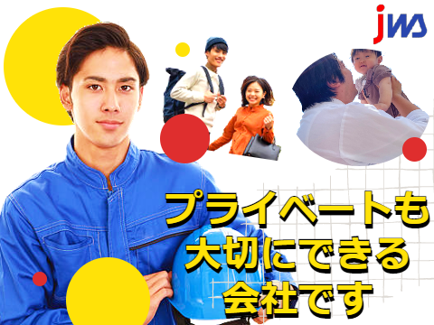 出来上がった製品へシールタイプのラベル貼り