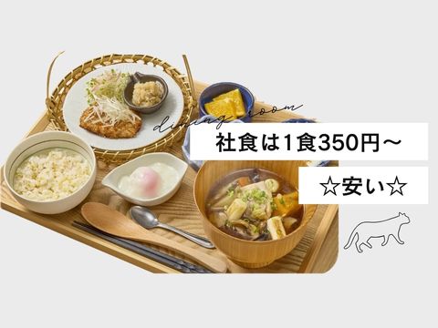 スパナ、ドライバーを使って電子機器の組立